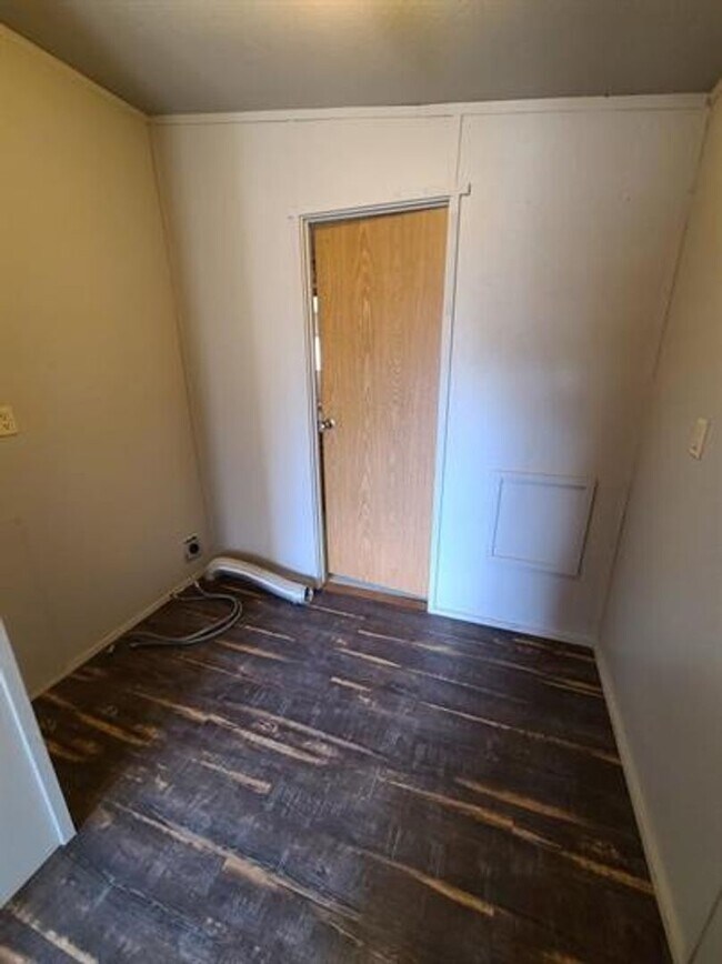 Building Photo - Whitefish Stage Pet Friendly Three Bedroom!