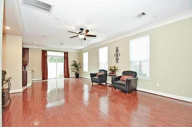 Building Photo - 12225 Medina Lake Dr