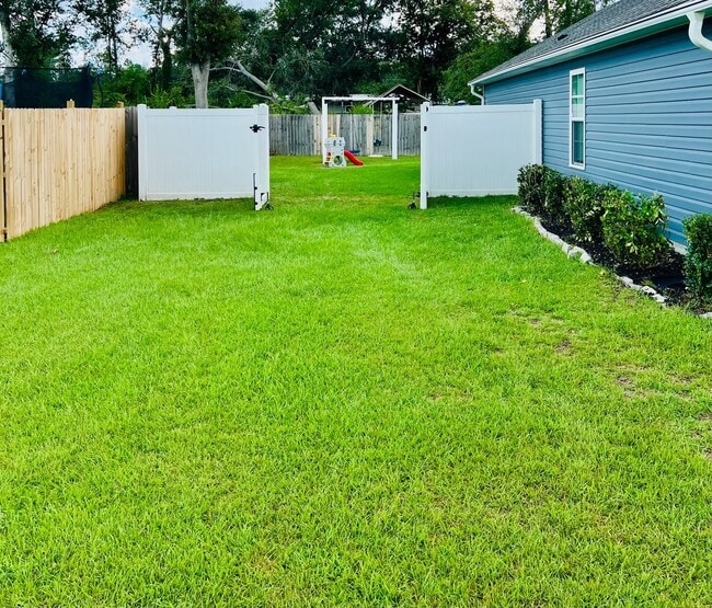 Building Photo - Modern 4-Bedroom Home with Open Layout, Sp...
