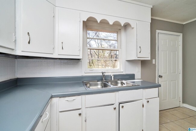 Building Photo - 832 Alden Ave