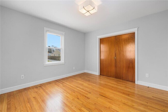 Building Photo - 5 Holten Ave