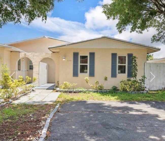 Building Photo - 2421 SW 58th Manor