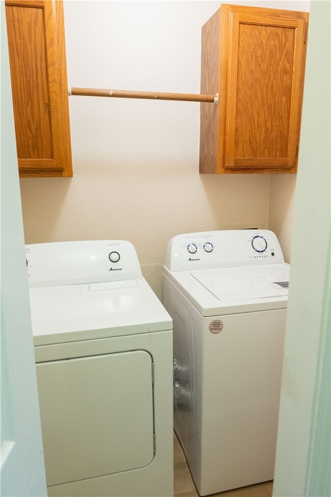 Building Photo - 654 Terry Ave