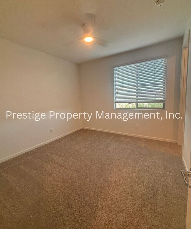 Building Photo - Beautiful 2/2 2-Story West Side Home With ...