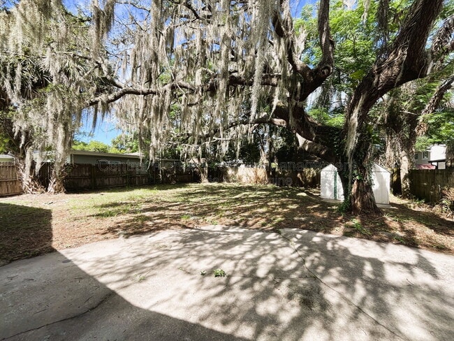 Building Photo - 1510 Altaloma Ave
