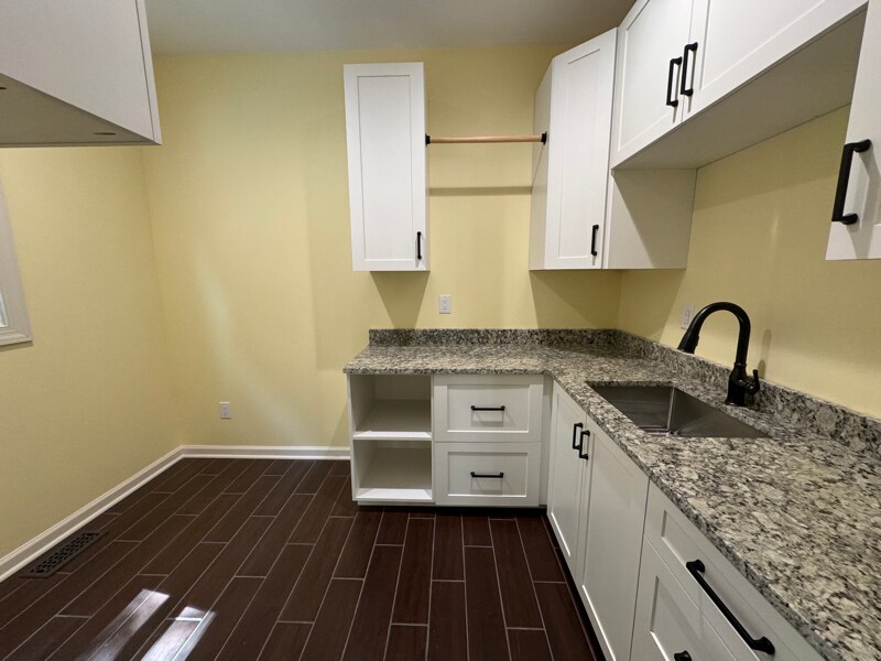 Building Photo - 16003 Kenilworth Ct