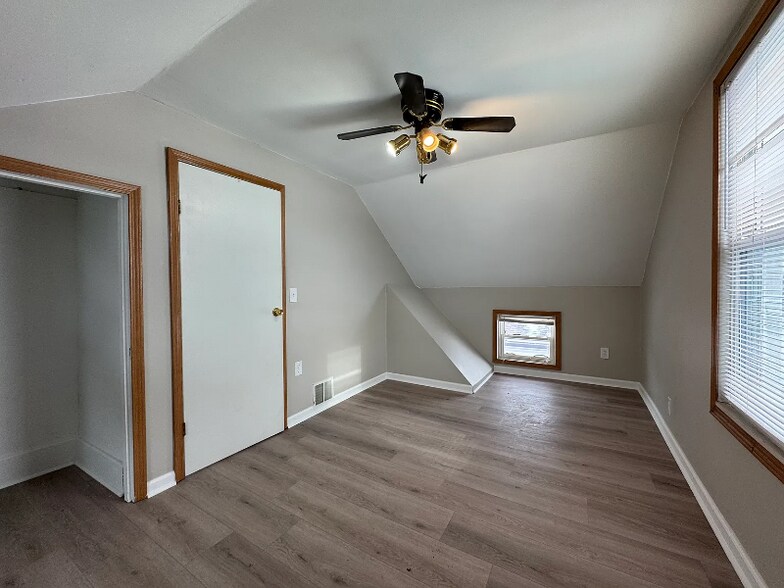 Building Photo - 84 W Kalama Ave