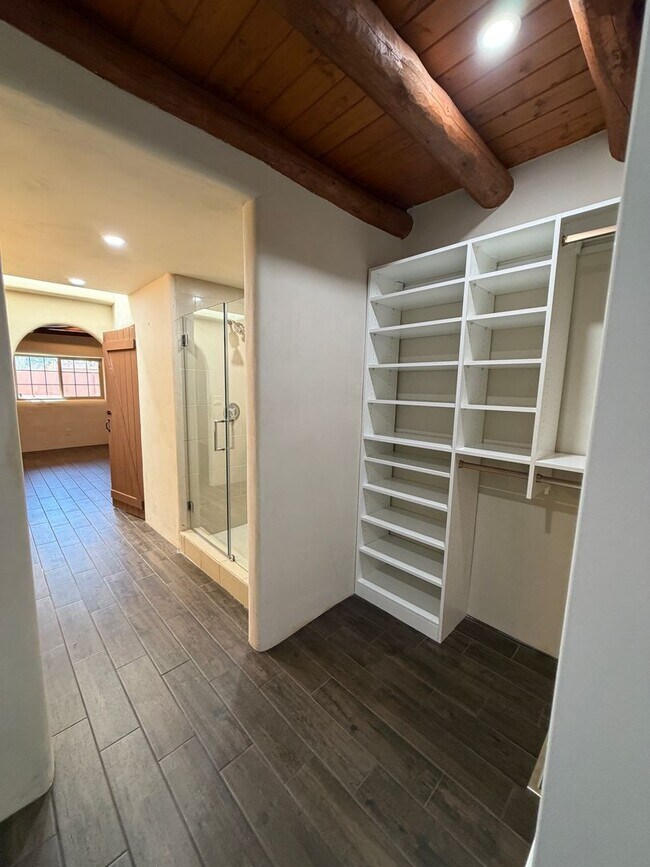 Building Photo - 152 Lorenzo Rd