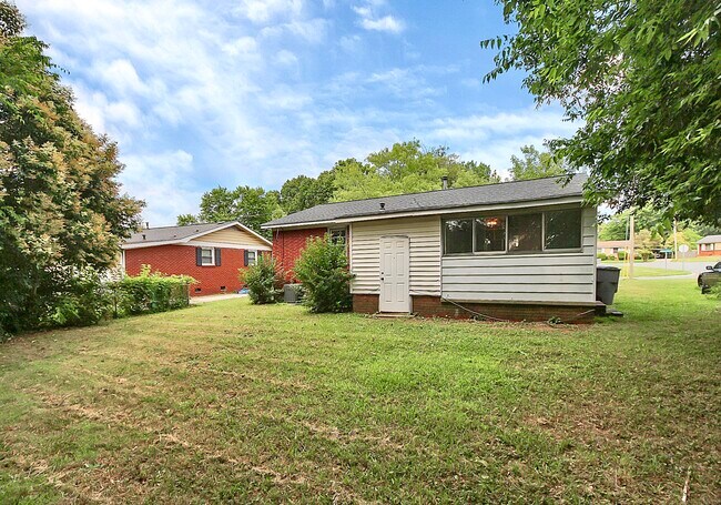 Building Photo - 4401 Ridgeley Dr