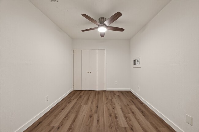 Building Photo - 313 Stratmore Dr