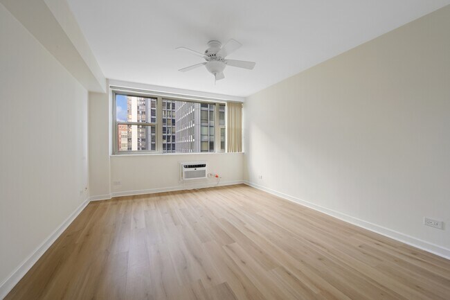 Building Photo - 253 E Delaware Pl