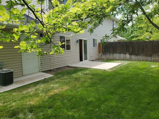 Building Photo - 2 Bd 1.5 Bath Duplex in Milcreek