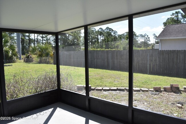 Building Photo - 247 High Rd NW