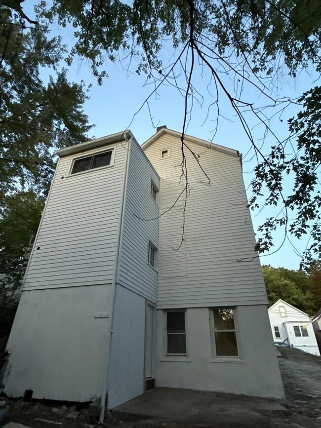 Building Photo - 34 Francis St