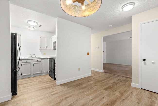 Building Photo - 607 Avenue F