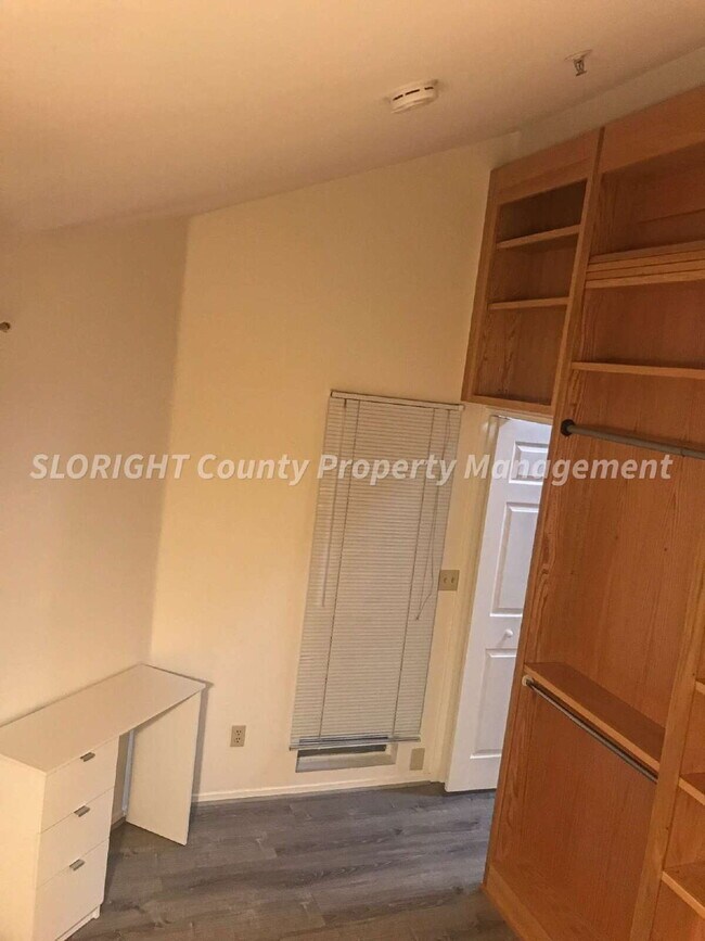 Building Photo - AVAILABLE NOW - 2 Bedroom plus den and loft / 2 Bathroom Condo on East Foothill in SLO