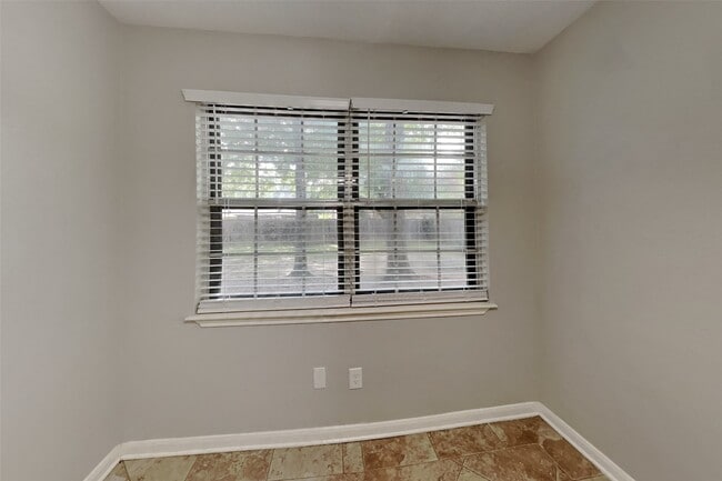 Building Photo - 14922 Spring Lake Dr