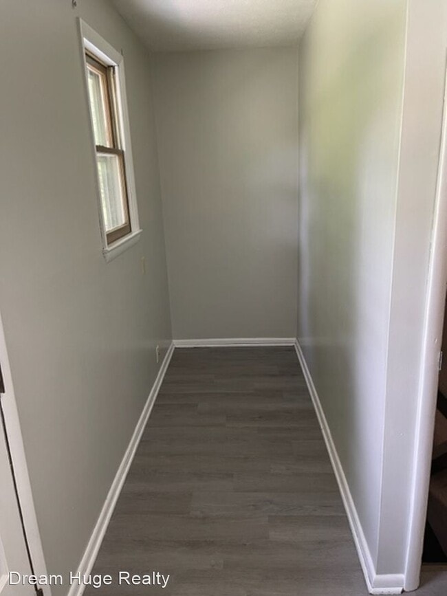 Building Photo - 2 br, 1 bath House - 697 LINDAIRE LN