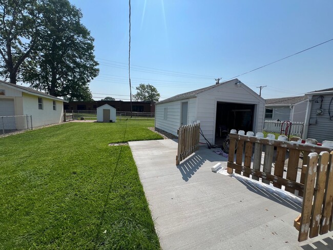 Building Photo - Charming 2 Bedroom 1 Bath Home!