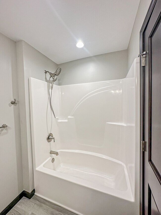 Building Photo - Beautiful 2 Bed, 2 Bath PREMIUM Apartment in PRIME location!  Furnished & Unfurnished Options Ava...