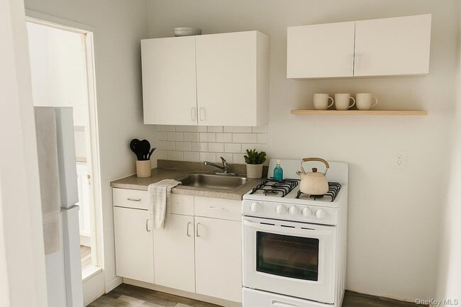 Building Photo - 370 North Ave