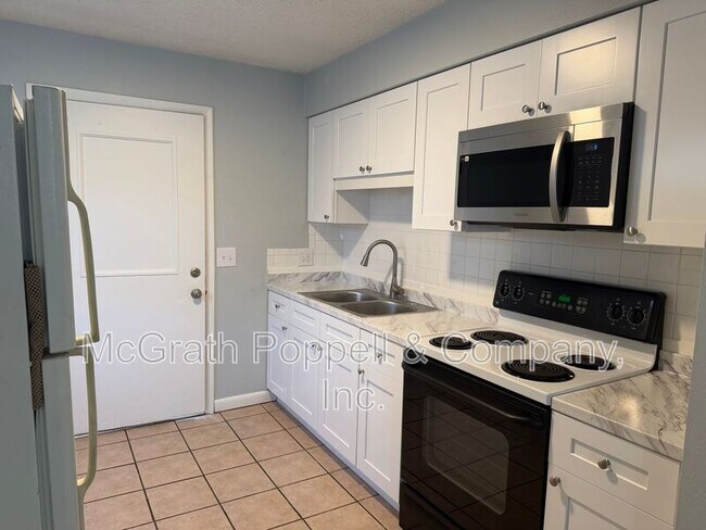 Building Photo - 1408 E Spencer St