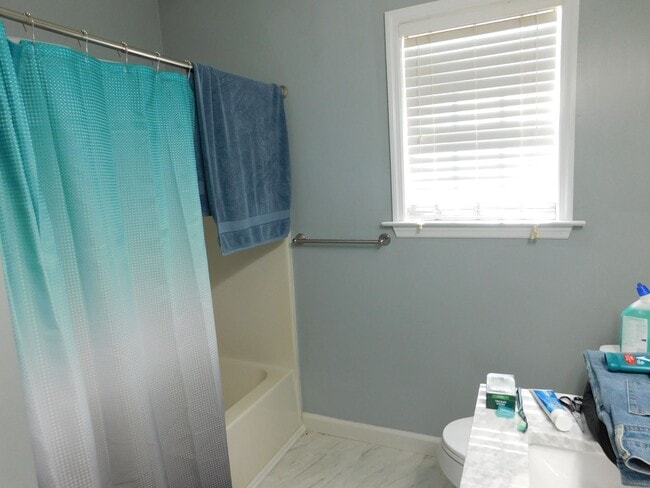 Building Photo - 305 Gibbs Rd