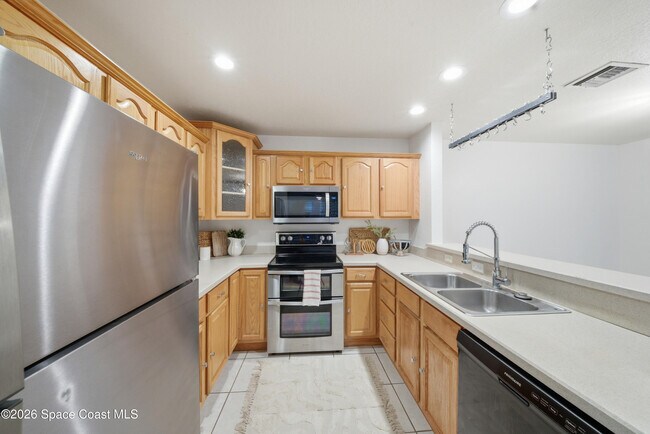 Building Photo - 2605 S Park Ave