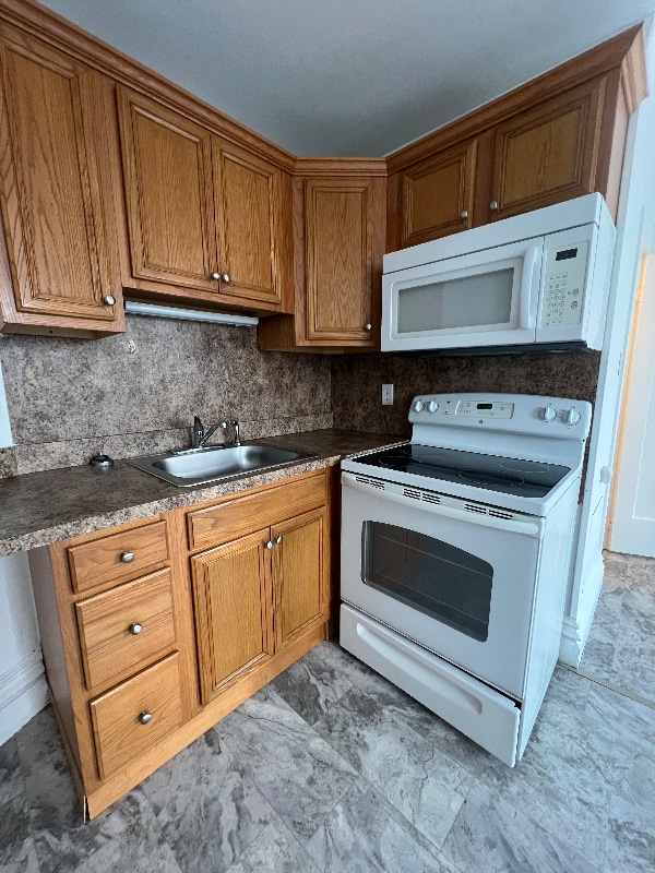 Building Photo - 242 Saratoga Ave