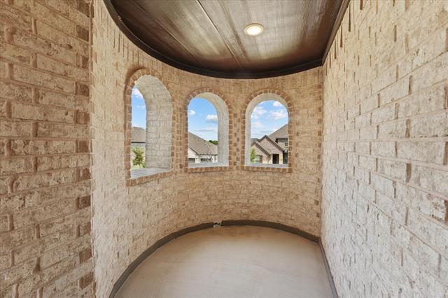 Building Photo - 3009 Lakeshore Dr