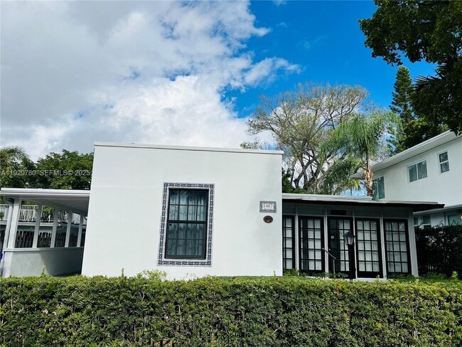 Building Photo - 1407 SE 2nd St