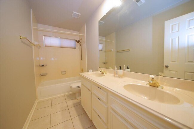 Building Photo - 14814 Forest Trails Dr