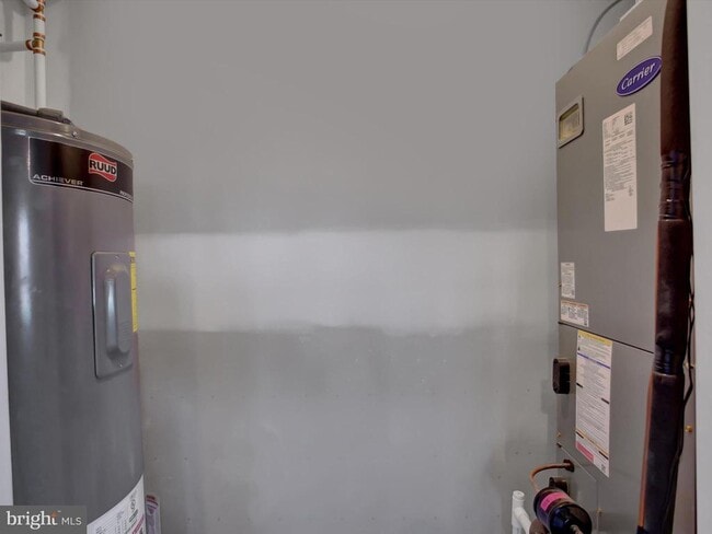 Building Photo - 828 Shadyside Dr