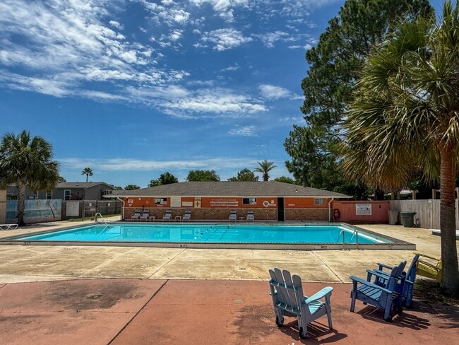 Building Photo - 3 bedroom 2 bath mobile home with tons of ...