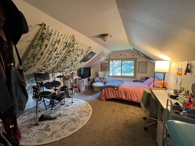 Building Photo - 7 Bed 2.5 Bath House - Near WWU