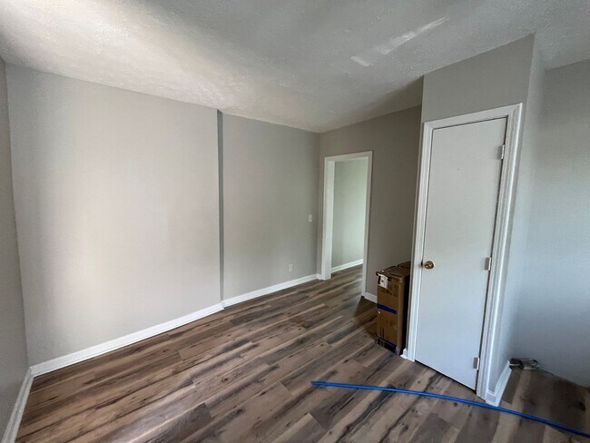 Building Photo - Quaint 2 Bedroom in Shelbyville!