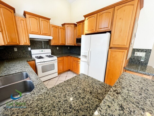 Building Photo - $5800 - Spacious 5 Beds 4 baths with large...
