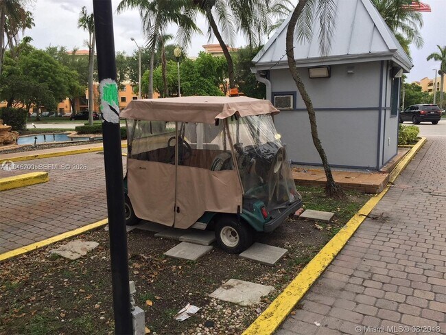 Building Photo - 9375 Fontainebleau Blvd