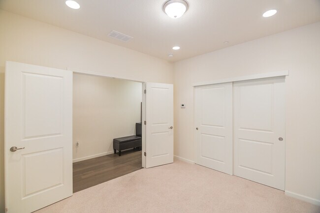 Guest bedroom - 856 White Moonstone Loop
