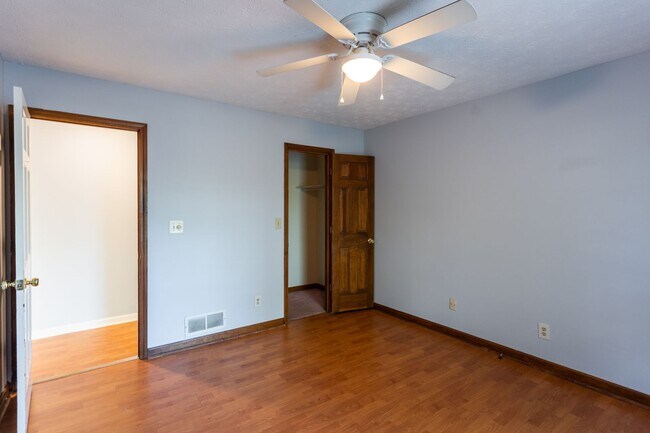 Building Photo - 3301 Sams Way SE