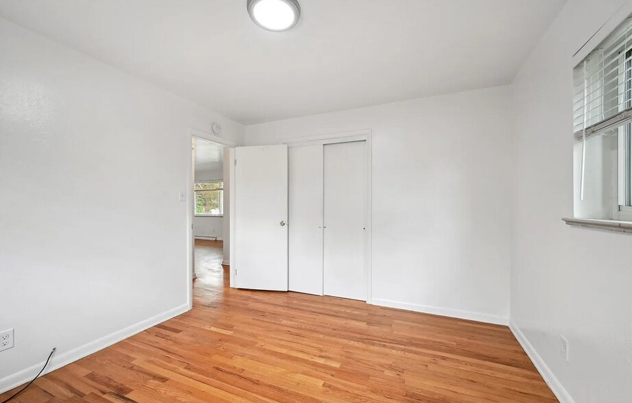 Bed - 2480 S Lafayette St
