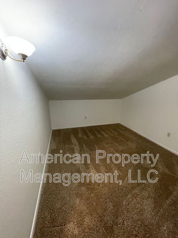 Building Photo - 6185 S Zunis Ave