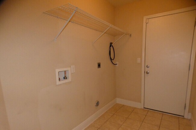 Building Photo - Spacious 4-Bedroom Home - Pace Mill Creek