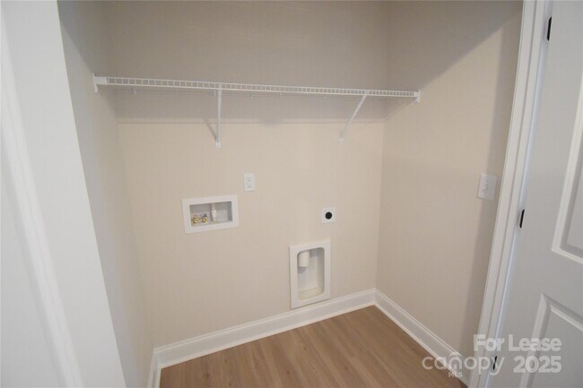 Building Photo - 3519 Narrow Ln