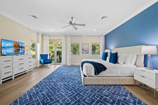 Building Photo - 122 NE 16th Terrace