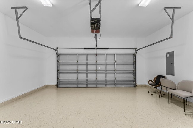 Building Photo - 407 Petrel St