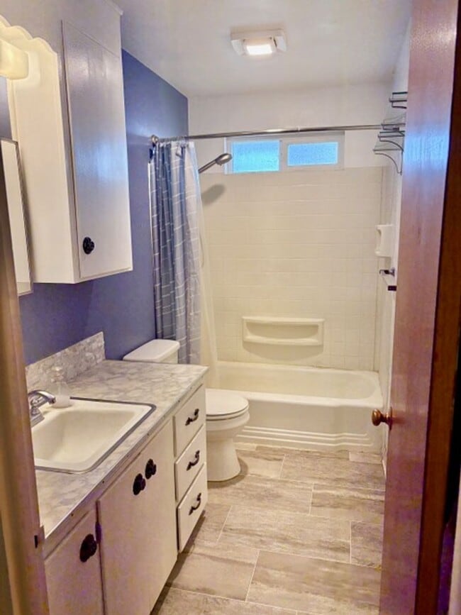 Building Photo - Charming Brick Duplex in Quiet Boise Neigh...