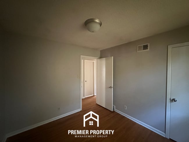 Building Photo - Move-In Ready 4 Bedroom Rental in 38134 - Hardwood Floors & Open Kitchen