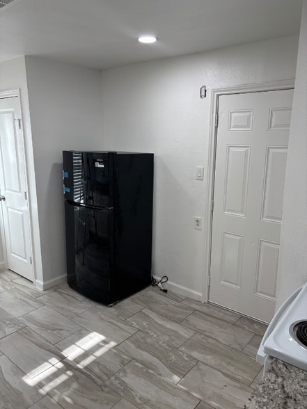 Building Photo - 2215 Mouser Ln