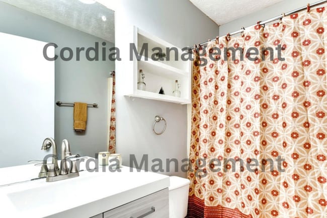 Building Photo - 3 Bedroom 1.5 Bathroom Home available now